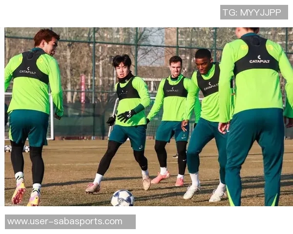 国安队今晨十点启程前往海口进行冬训斯帕吉奇法比奥随队出发 国安队今晨十点启程前往海口进行冬训斯帕吉奇法比奥随队出发